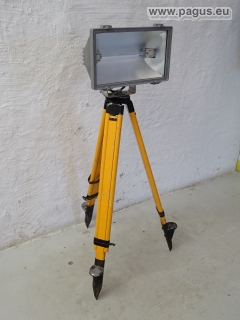 ERCO Baustrahler mit Holzstativ