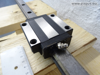 THK Linearführungswagen mit Linearführungsschiene