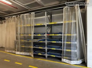 Schwerlastregal mit Ausziehfächern und Vorhang