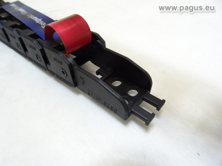 Cable towing energy chain