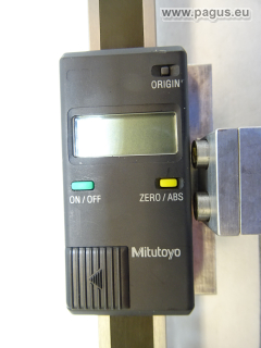 MITUTOYO digitaler Tiefenmessschieber