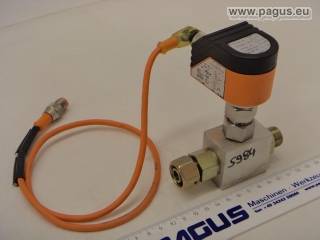 IFM Strömungssensor mit Adapterblock