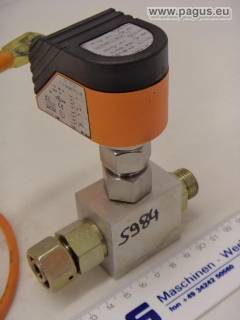 IFM Strömungssensor mit Adapterblock