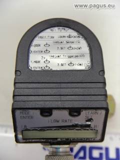 IFM Strömungssensor mit Adapterblock