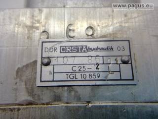 ORSTA Dreifachhydraulikpumpe